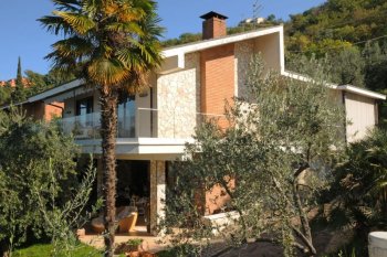 The tremendous country house on Lake Garda