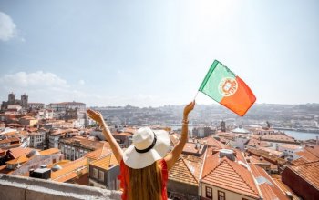 Парламент Португалии проголосовал против отмены «золотых виз»