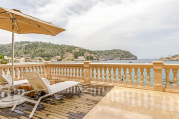 Luxury villa by the sea overlooking the harbor of Port de Soller