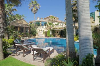 Magnificent residence with direct access to the beach and panoramic views of the Mediterranean Sea