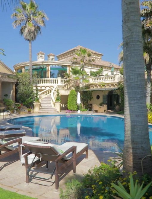 Великолепная резиденция с прямым выходом к пляжу и панорамным видом на Средиземное море