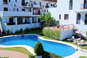 Prestigious apartment on the Golden Mile with sea and mountain views
