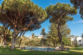 Fantastic apartment in Playa del Duque, a short walk from the famous marina of Puerto Banus