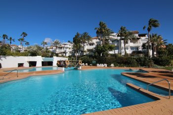 Huge duplex penthouse on the first line of the sea in a 5-star complex, Puerto Banus