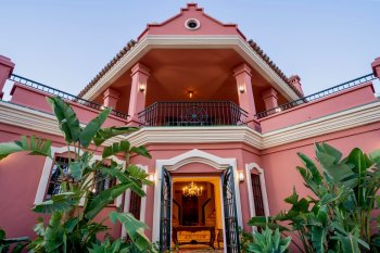 Elegant villa with magnificent views of the Costa del Sol