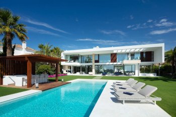 Modern eco-friendly villa with panoramic views and luxurious amenities