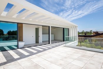 Modern villa with panoramic views of the lagoon in Troy