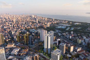 Life by the sea in the Maltepe area