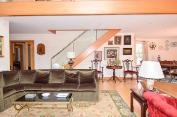 Elegant apartment with sea view in a prestigious condominium.