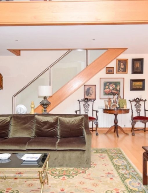 Elegant apartment with sea view in a prestigious condominium.