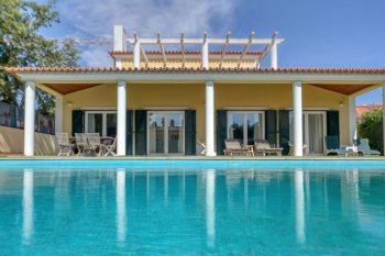 Luxury villa with ocean view in a prestigious area