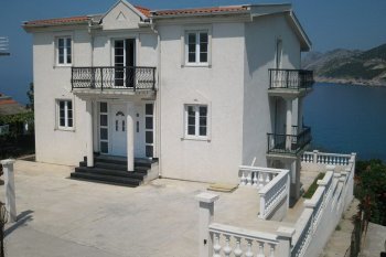 Современный дом в Черногории