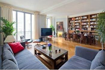 The elegant apartment in Paris