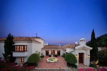 Fine country house overlooking the valley in Benaavis