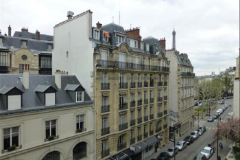 Светлая и уютная квартира в Париже