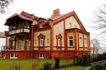 Beautiful country house overlooking the lake in Berlin