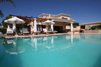 Magnificent manor in the Foothills of Algarva in Portugal
