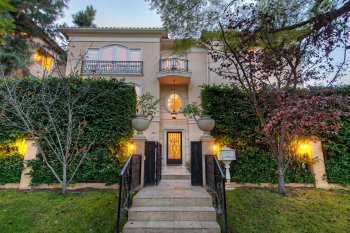 Excellent country house in Beverly Hills