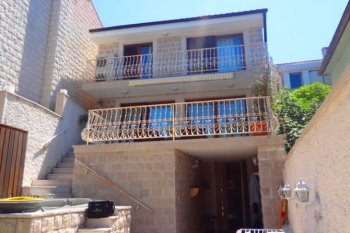 Fine country house in the city of Tivat