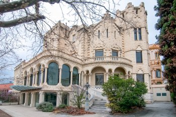 The excellent mansion in the elite district of Barcelona