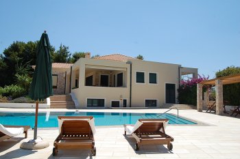Magnificent country house in Oroposa