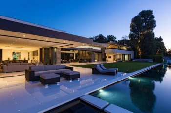 Яркий дом в Лос-Анджелесе