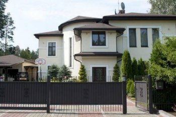 Красивый дом неподалеку от центра Риги