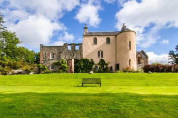 Великолепный замок 16 века в Шотландии