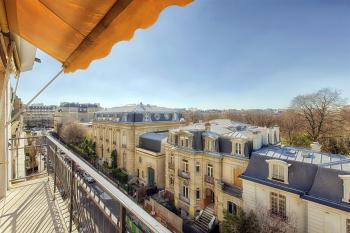 Elegant apartments in Paris