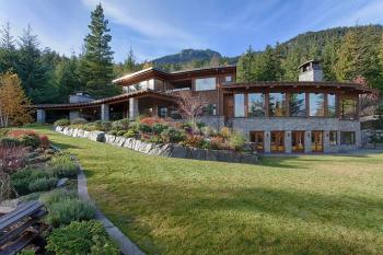 The charming house overlooking mountains in Whistler