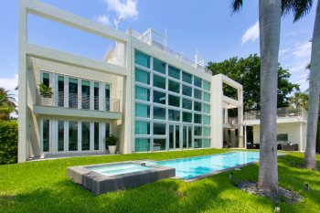 Exclusive country house to Miami Beach