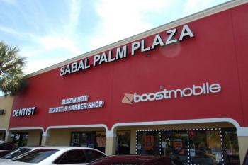 Fine shopping center in Florida