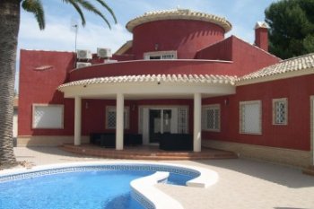 Traditional country house in Torre de la Oradada