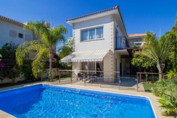 Light country house in Limassol