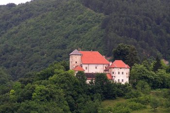 Старинный замок в городе Славетич