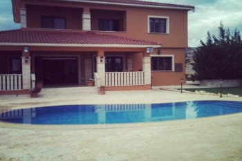 Magnificent country house in the village of Maroni