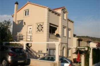 Прекрасный 3 этажный дом в Чиово, Трогир, Средняя Далмация