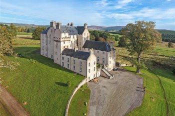 Исторический замок в Шотландии