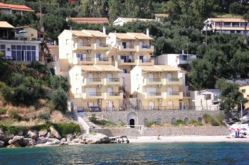 Прекрасная гостиница на берегу Корфу