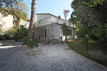 The fine country house in the Fort of Tay of Marmy