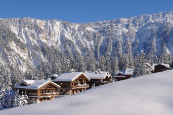 The fine chalet near the skiing run in Courchevel
