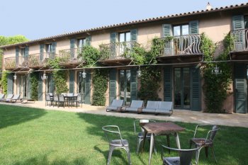 The remarkable country house in 6 km from Seong Track