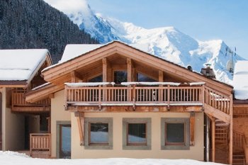 The elegant chalet in the Alpine style in Shamoni