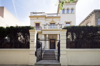 Красивая вилла в Барселоне