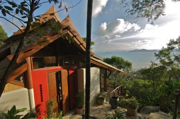The unusual country house on the island Samui