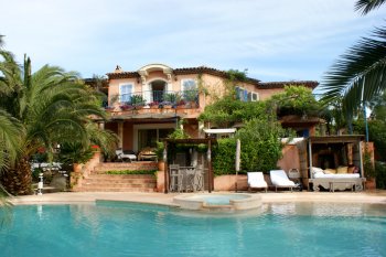 The magnificent country house in Seong Track