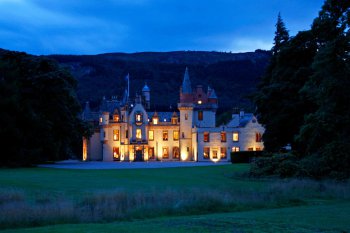 Великолепный замок в Шотландии