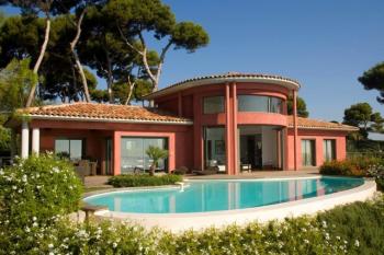 The magnificent modern country house in d's' Cap d'antib