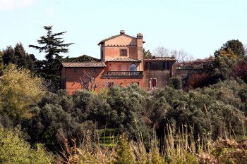 The luxurious house near Rome