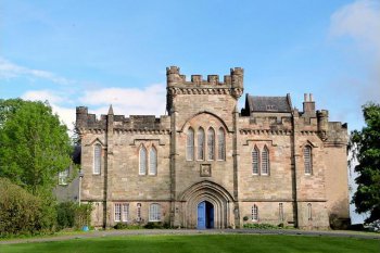 Шотландский замок тринадцатого века